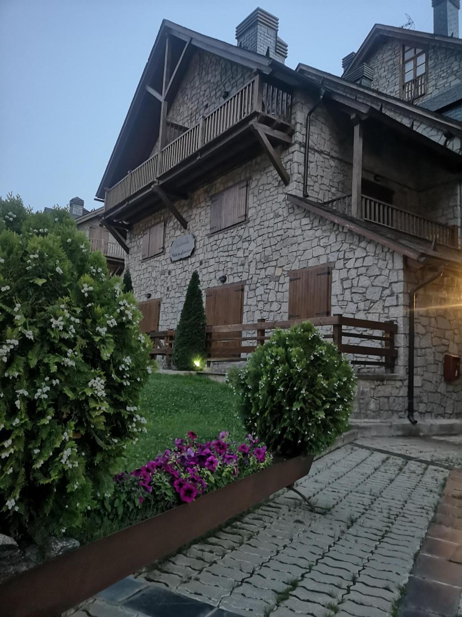Residencial Valle De Benasque Esterno foto